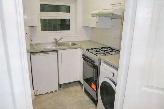 The rear flat, 4 St Marks Hill, Surbiton KT6 4PW 5