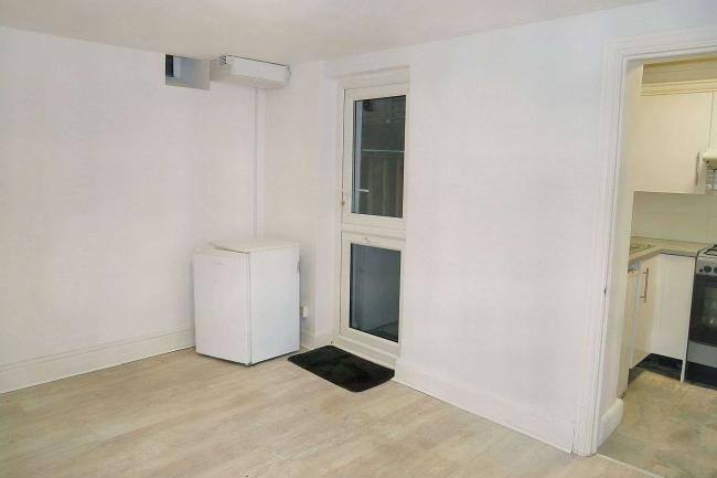 The rear flat, 4 St Marks Hill, Surbiton KT6 4PW 5