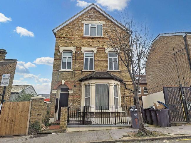 Flat 3, 1 Borough Hill, Croydon, CR0 4LP 8