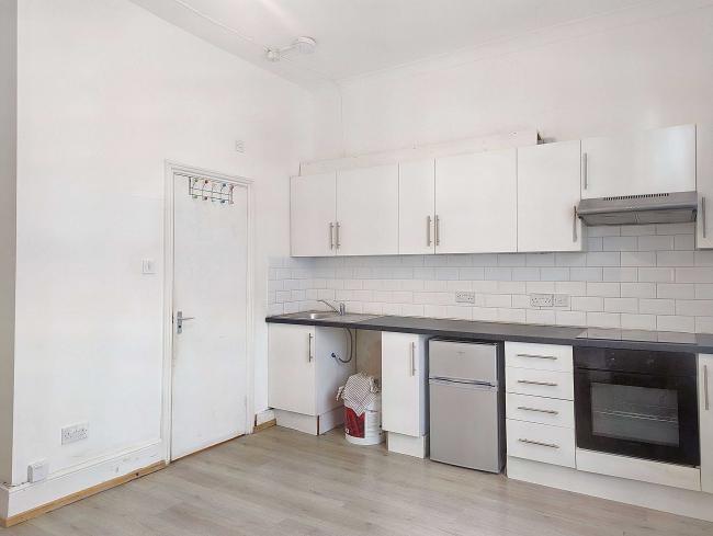 Flat 3, 1 Borough Hill, Croydon, CR0 4LP 8