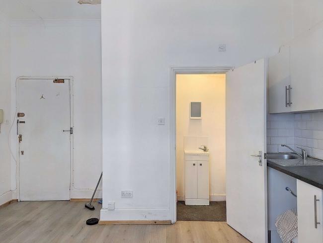 Flat 3, 1 Borough Hill, Croydon, CR0 4LP 8