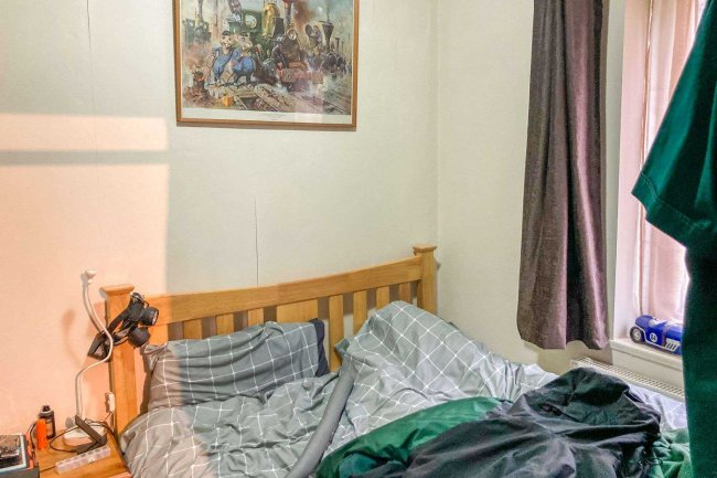 2 St Leonards Park, East Grinstead, West Sussex, RH19 1EE 1