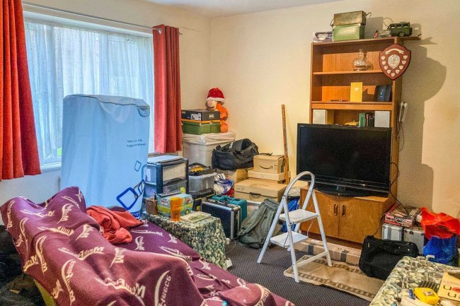 2 St Leonards Park, East Grinstead, West Sussex, RH19 1EE 1