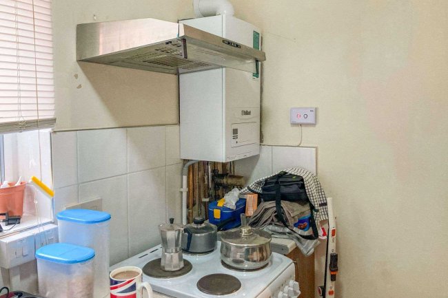 2 St Leonards Park, East Grinstead, West Sussex, RH19 1EE 1