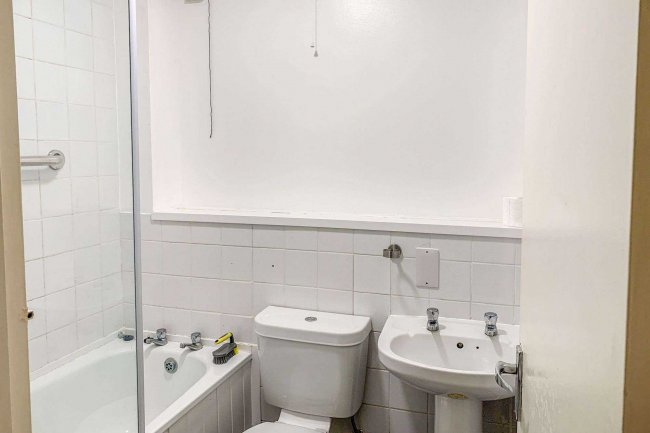 26 St Leonards Park, East Grinstead, W Sussex, RH19 1EE 2