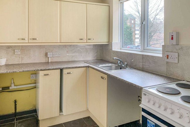 26 St Leonards Park, East Grinstead, W Sussex, RH19 1EE 2