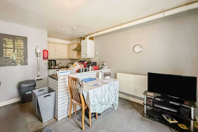 Flat 14, 37 West Street, Bognor Regis, PO21 1FS 10