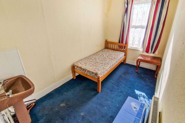 5 Neville Road, Eastbourne, East Sussex, BN22 8HR 3