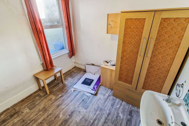 5 Neville Road, Eastbourne, East Sussex, BN22 8HR 3