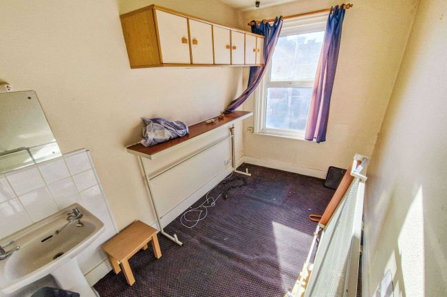 5 Neville Road, Eastbourne, East Sussex, BN22 8HR 3