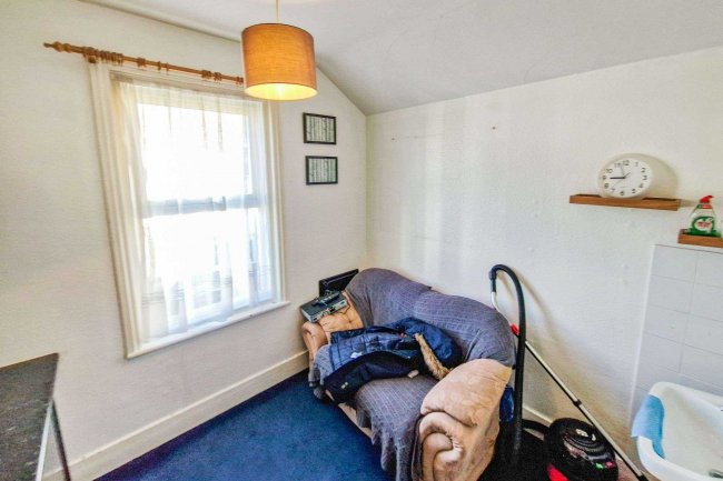 5 Neville Road, Eastbourne, East Sussex, BN22 8HR 3