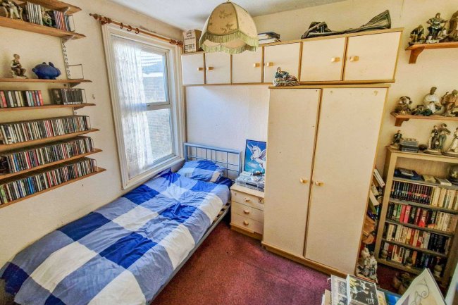 5 Neville Road, Eastbourne, East Sussex, BN22 8HR 3