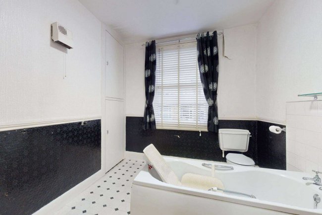 9 Wilton Square, Islington, London, N1 3DL 7