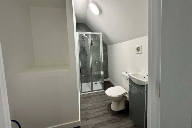 539 Cricklade Road, Swindon, SN2 1AH 8