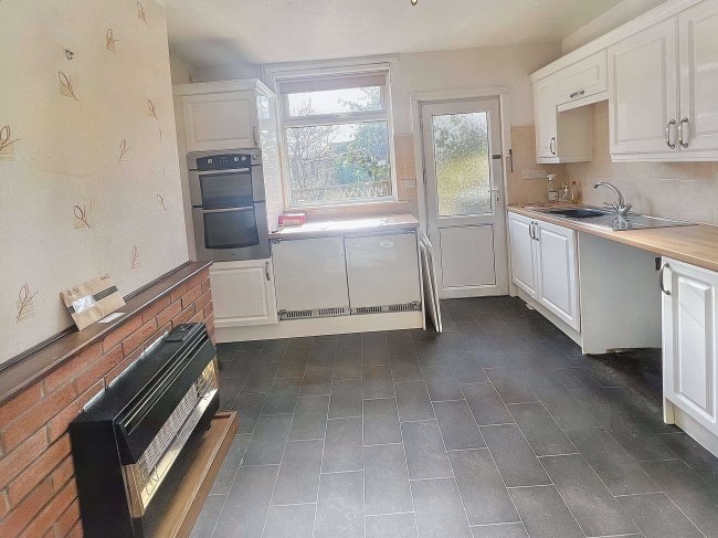 3 Thorpe Close, Nottingham, NG9 8FB 9