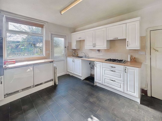 3 Thorpe Close, Nottingham, NG9 8FB 9