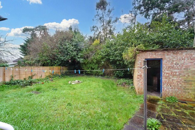 44 Sefton Close, Stoke Poges, Slough, SL2 4LJ 8