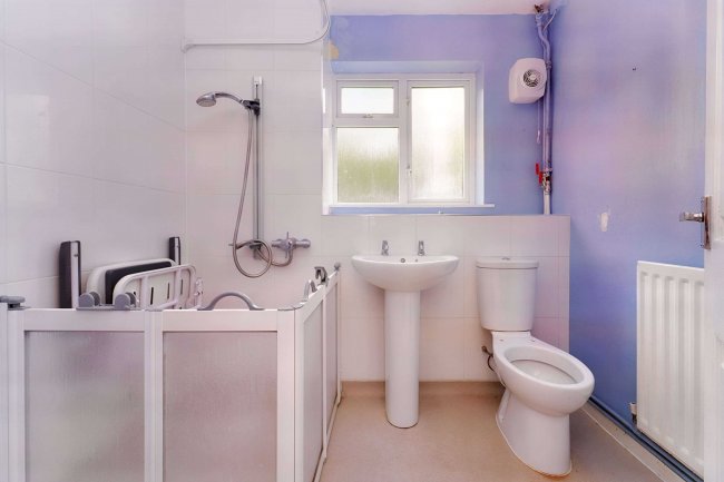 44 Sefton Close, Stoke Poges, Slough, SL2 4LJ 8