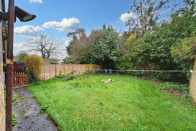 44 Sefton Close, Stoke Poges, Slough, SL2 4LJ 8