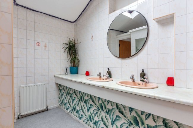 Victoria, 34 Scotland Gardens, Tottenham, London N17 9TT 5