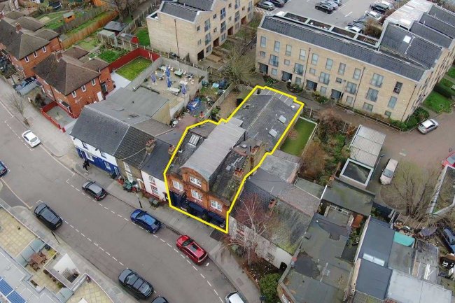 Victoria, 34 Scotland Gardens, Tottenham, London N17 9TT 5