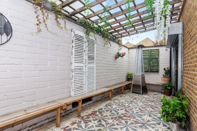 Victoria, 34 Scotland Gardens, Tottenham, London N17 9TT 5