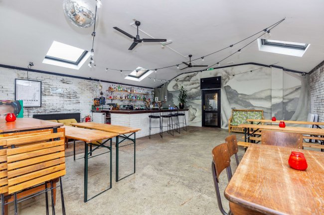 Victoria, 34 Scotland Gardens, Tottenham, London N17 9TT 5