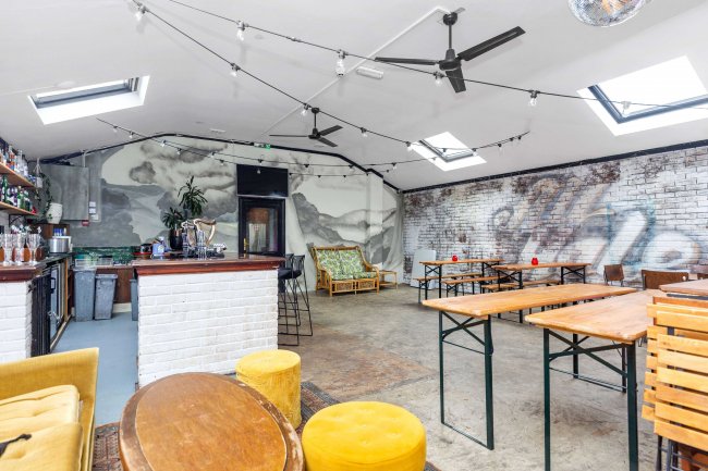 Victoria, 34 Scotland Gardens, Tottenham, London N17 9TT 5