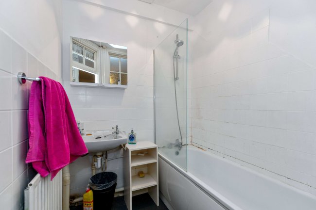 Victoria, 34 Scotland Gardens, Tottenham, London N17 9TT 5