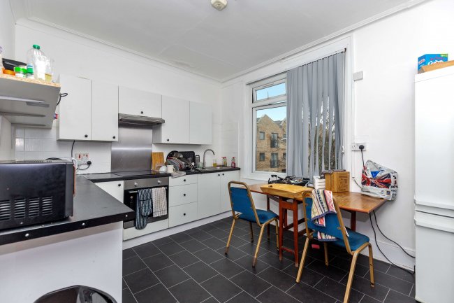 Victoria, 34 Scotland Gardens, Tottenham, London N17 9TT 5