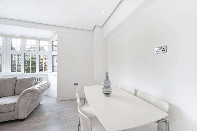 Flat 31 Princes Court, 88 Brompton Road, Knightsbridge, London, SW3 1ES 6