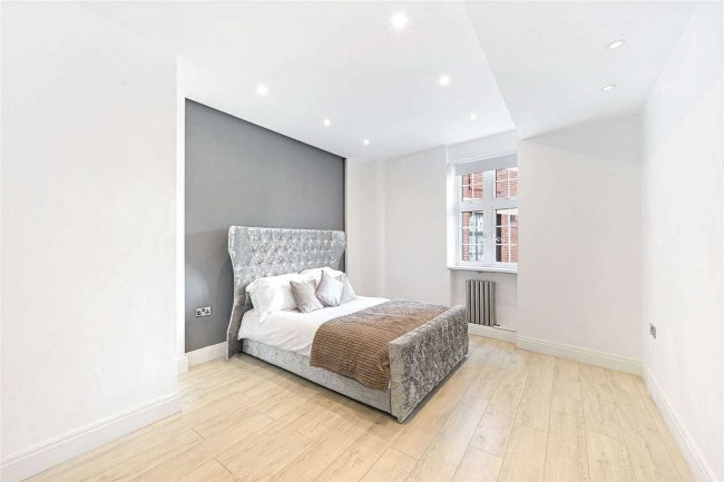 Flat 31 Princes Court, 88 Brompton Road, Knightsbridge, London, SW3 1ES 6