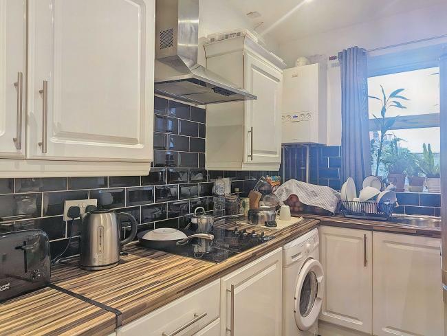 Flat 5, The Hammonds, 243-247 (odds) Mitcham Road, Tooting SW17 9JQ 8