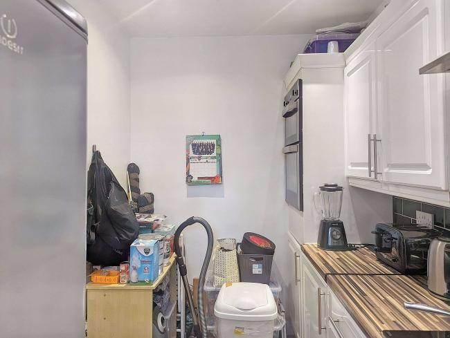 Flat 5, The Hammonds, 243-247 (odds) Mitcham Road, Tooting SW17 9JQ 8