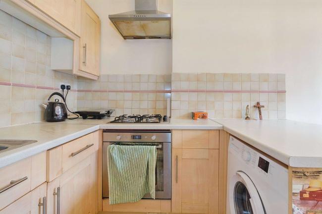Flat 2, 91 Longley Road, Tooting SW17 9LD 7