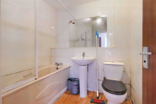 1 Monarch Drive, Victoria Dock, London, E16 3UB 10