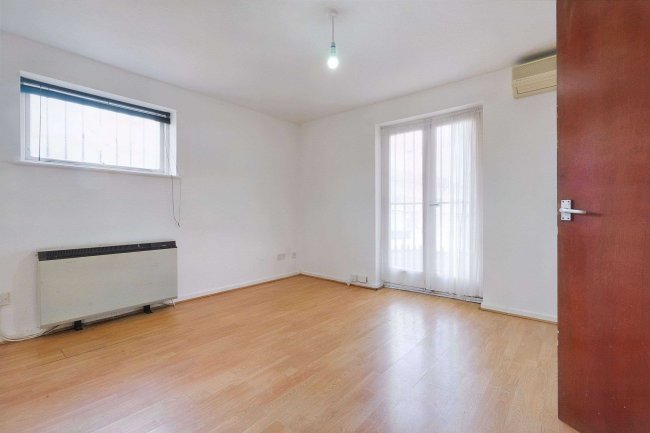 1 Monarch Drive, Victoria Dock, London, E16 3UB 10