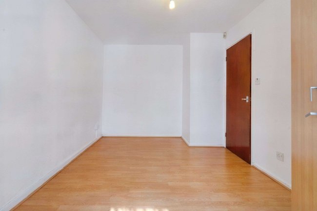 1 Monarch Drive, Victoria Dock, London, E16 3UB 10