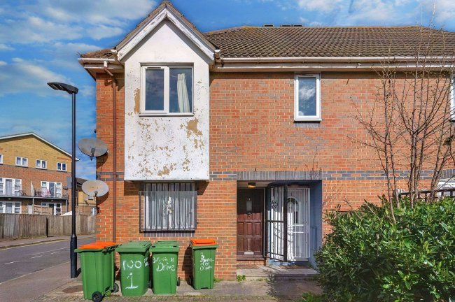 1 Monarch Drive, Victoria Dock, London, E16 3UB 10