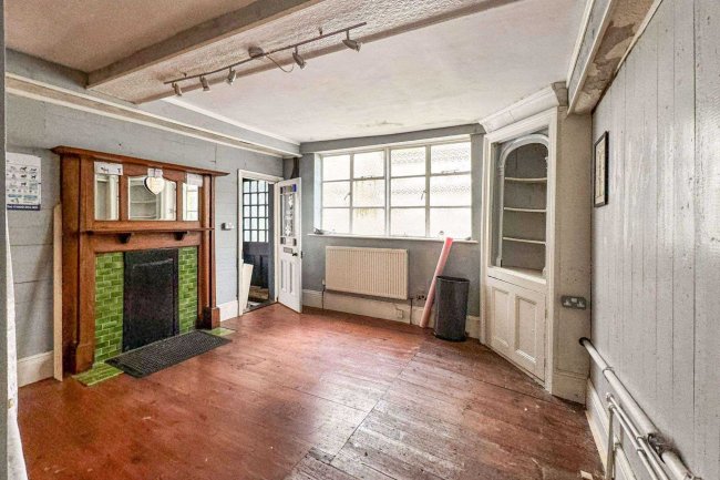 20-21 Market Street, Harwich CO12 3DX 6