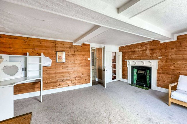 20-21 Market Street, Harwich CO12 3DX 6