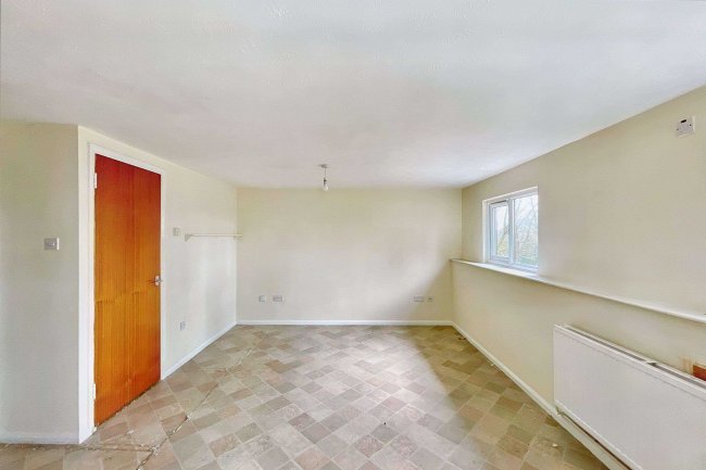 Flat 34 Atholl Court & Garage, Kingsway Gardens, Andover, SP10 4BB 3