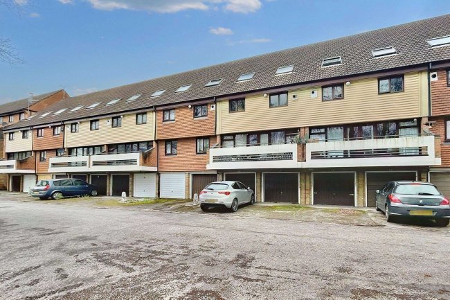 Flat 34 Atholl Court & Garage, Kingsway Gardens, Andover, SP10 4BB 3