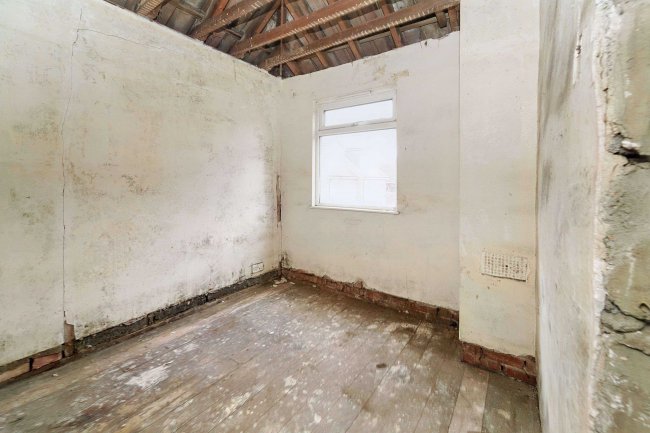 131 Elliman Avenue, Slough, Berkshire, SL2 5BD 8