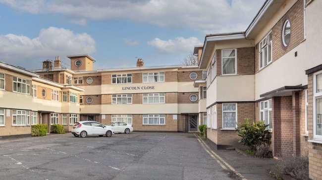 12 Lincoln Close, Woodside Green, South Norwood, London, SE25 5ET 6