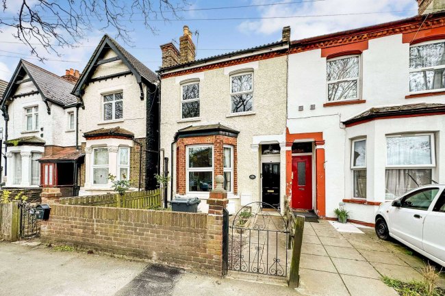 First Floor Flat, 81A Maswell Park Crescent, Hounslow, Middlesex, TW3 2DS 3