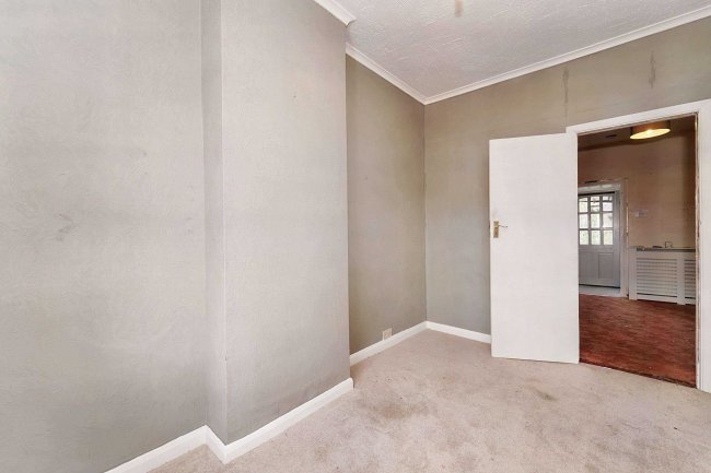 First Floor Flat, 81A Maswell Park Crescent, Hounslow, Middlesex, TW3 2DS 3