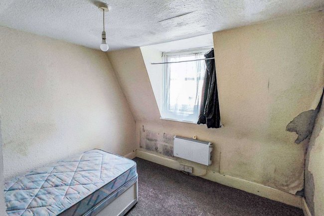 Second Floor Flat, 13 Victoria Place, Stoke, Plymouth, PL2 1BY 8