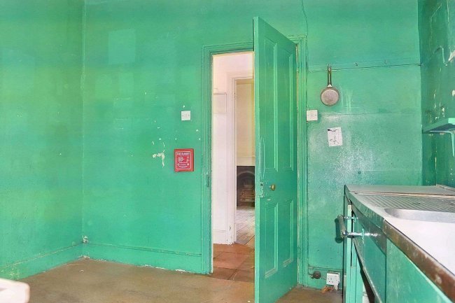 Flat C, 67 Heyford Avenue, Kennington, London SW8 1EB 6