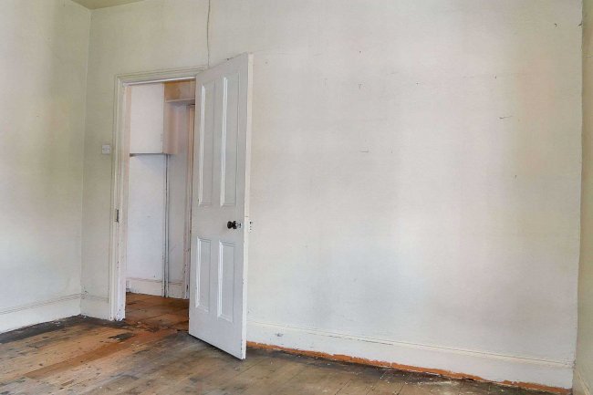 Flat C, 67 Heyford Avenue, Kennington, London SW8 1EB 6